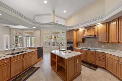 House in Belleair, Florida 4 bedrooms, 462.19 sq.m. № 2129840 - photo 10