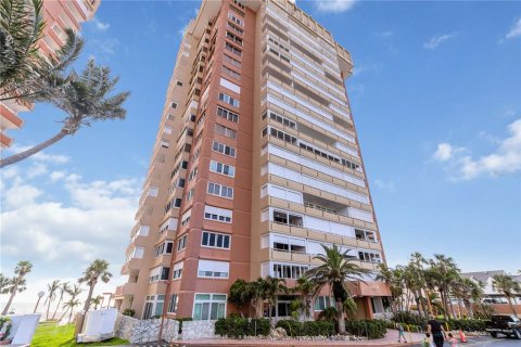 Condo in Redington Shores, Florida, 2 bedrooms  № 1869603 - photo 1