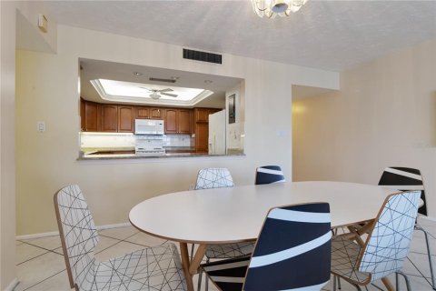 Condo in Redington Shores, Florida, 2 bedrooms  № 1869603 - photo 12