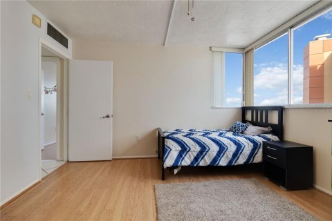 Condo in Redington Shores, Florida, 2 bedrooms  № 1869603 - photo 22