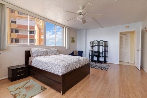 Condo in Redington Shores, Florida, 2 bedrooms  № 1869603 - photo 24