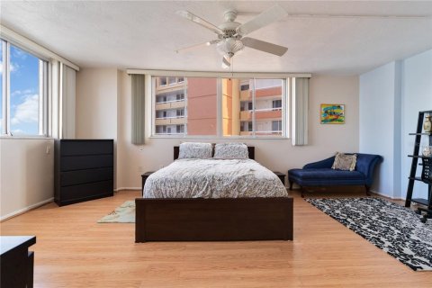 Condo in Redington Shores, Florida, 2 bedrooms  № 1869603 - photo 17