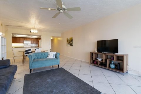 Condo in Redington Shores, Florida, 2 bedrooms  № 1869603 - photo 6