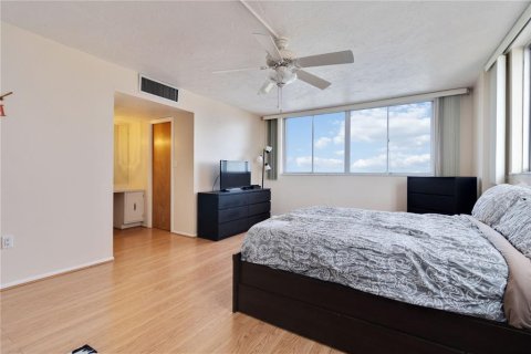 Condo in Redington Shores, Florida, 2 bedrooms  № 1869603 - photo 18
