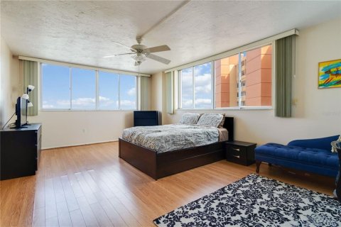 Condo in Redington Shores, Florida, 2 bedrooms  № 1869603 - photo 23