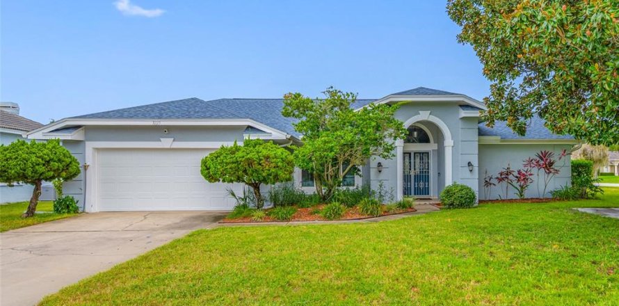 House in Holiday, Florida 3 bedrooms, 199.83 sq.m. № 2337236