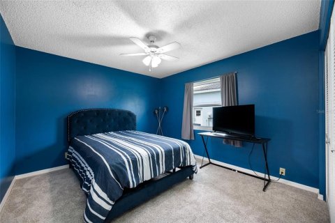 House in Holiday, Florida 3 bedrooms, 199.83 sq.m. № 2337236 - photo 30