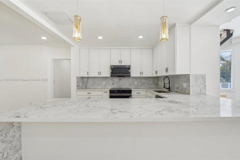 Casa en venta en Fort Lauderdale, Florida, 5 dormitorios, 277.31 m2 № 1974309 - foto 17