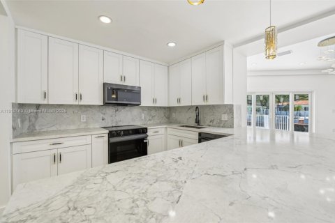 Casa en venta en Fort Lauderdale, Florida, 5 dormitorios, 277.31 m2 № 1974309 - foto 18