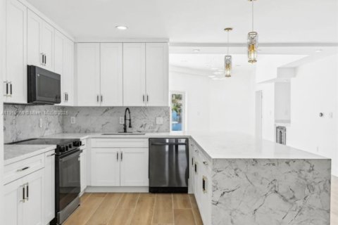 Casa en venta en Fort Lauderdale, Florida, 5 dormitorios, 277.31 m2 № 1974309 - foto 24