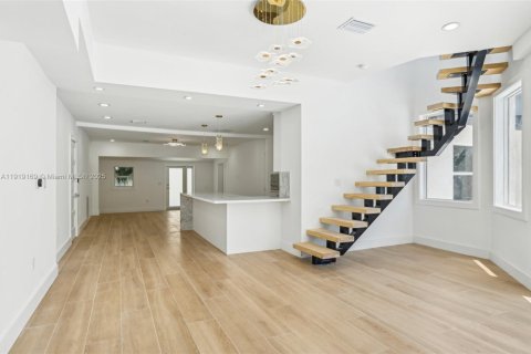 Casa en venta en Fort Lauderdale, Florida, 5 dormitorios, 277.31 m2 № 1974309 - foto 25