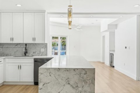 Casa en venta en Fort Lauderdale, Florida, 5 dormitorios, 277.31 m2 № 1974309 - foto 23