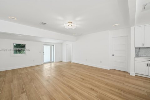 Casa en venta en Fort Lauderdale, Florida, 5 dormitorios, 277.31 m2 № 1974309 - foto 11