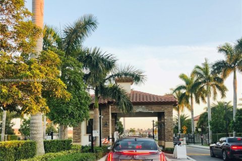 Снять в аренду коммерческую недвижимость в Хомстед, Флорида 1 спальня, 55.74м2, № 1944325 - фото 7