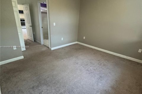 Снять в аренду коммерческую недвижимость в Хомстед, Флорида 1 спальня, 55.74м2, № 1944325 - фото 19