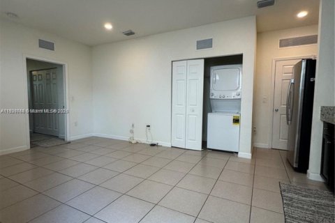 Снять в аренду коммерческую недвижимость в Хомстед, Флорида 1 спальня, 55.74м2, № 1944325 - фото 12