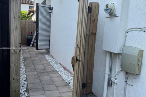 Снять в аренду коммерческую недвижимость в Хомстед, Флорида 1 спальня, 55.74м2, № 1944325 - фото 10