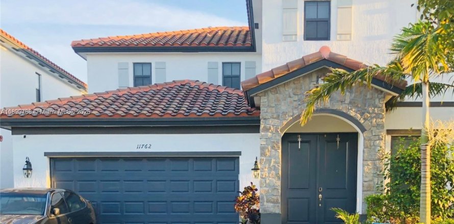 Коммерческая недвижимость в Хомстед, Флорида 1 спальня, 55.74м2 № 1944325