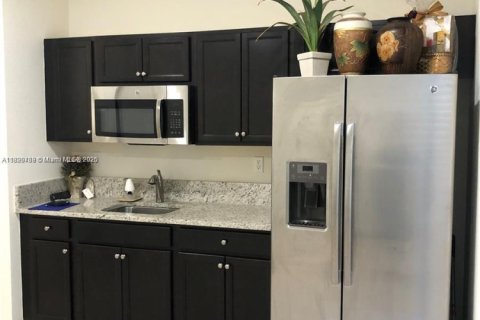 Снять в аренду коммерческую недвижимость в Хомстед, Флорида 1 спальня, 55.74м2, № 1944325 - фото 23