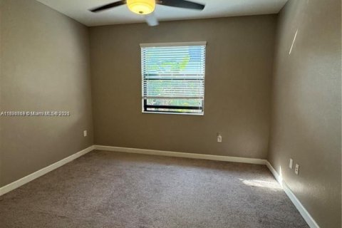 Снять в аренду коммерческую недвижимость в Хомстед, Флорида 1 спальня, 55.74м2, № 1944325 - фото 18