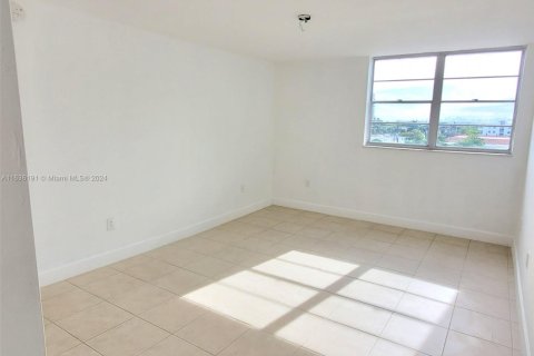 Condo in Miami Beach, Florida, 1 bedroom  № 1865342 - photo 15