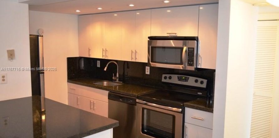 Condominio en Miami Beach, Florida, 2 dormitorios № 1874954