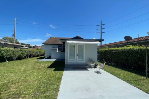 Villa ou maison à vendre à Miami, Floride: 3 chambres, 141.4 m2 № 2008811 - photo 11