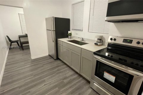 Villa ou maison à vendre à Miami, Floride: 3 chambres, 141.4 m2 № 2008811 - photo 9