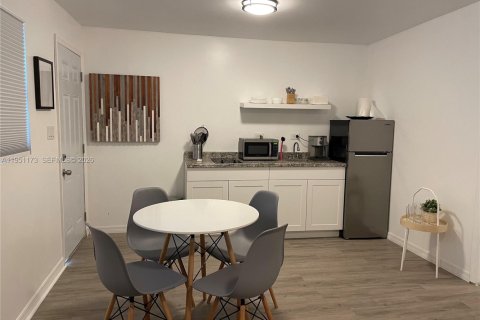 Villa ou maison à vendre à Miami, Floride: 3 chambres, 141.4 m2 № 2008811 - photo 17