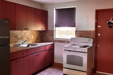 House in North Miami, Florida 2 bedrooms, 144.93 sq.m. № 1878652 - photo 8