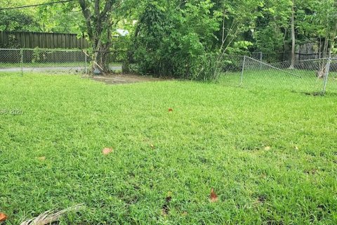 House in North Miami, Florida 2 bedrooms, 144.93 sq.m. № 1878652 - photo 7