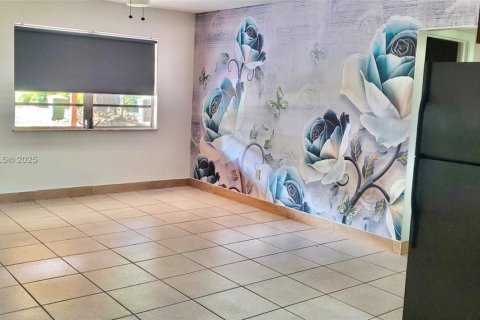 House in North Miami, Florida 2 bedrooms, 144.93 sq.m. № 1878652 - photo 6