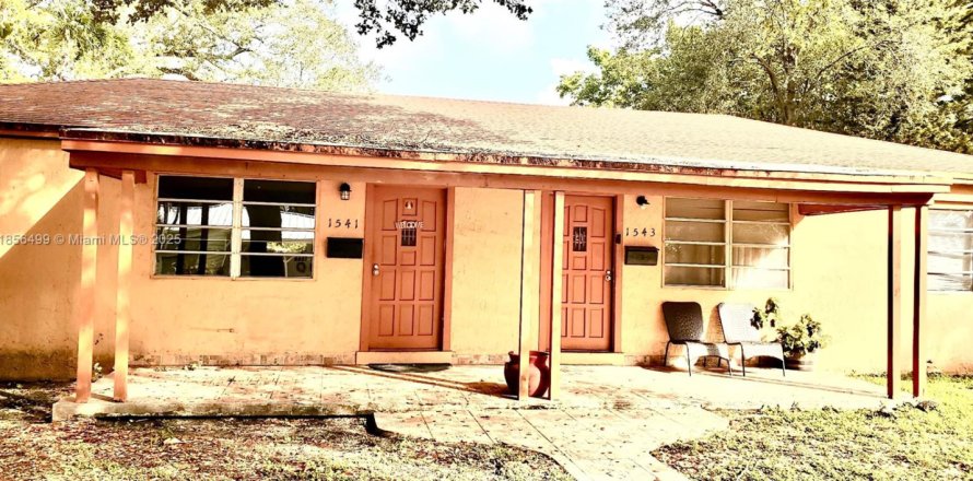 Villa ou maison à North Miami, Floride 2 chambres, 144.93 m2 № 1878652
