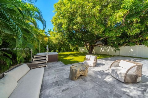 House in Miami Beach, Florida 4 bedrooms, 227.8 sq.m. № 2018016 - photo 3