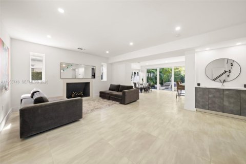 House in Miami Beach, Florida 4 bedrooms, 227.8 sq.m. № 2018016 - photo 7