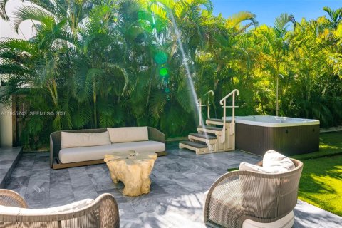 House in Miami Beach, Florida 4 bedrooms, 227.8 sq.m. № 2018016 - photo 22