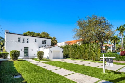 House in Miami Beach, Florida 4 bedrooms, 227.8 sq.m. № 2018016 - photo 30