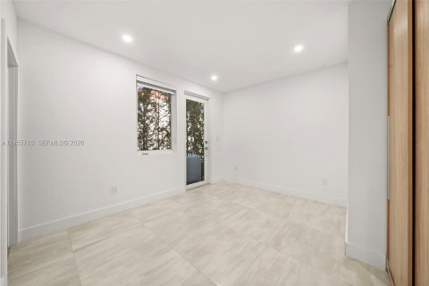 House in Miami Beach, Florida 4 bedrooms, 227.8 sq.m. № 2018016 - photo 20