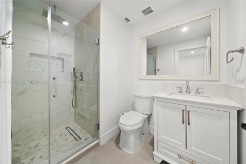 House in Miami Beach, Florida 4 bedrooms, 227.8 sq.m. № 2018016 - photo 16