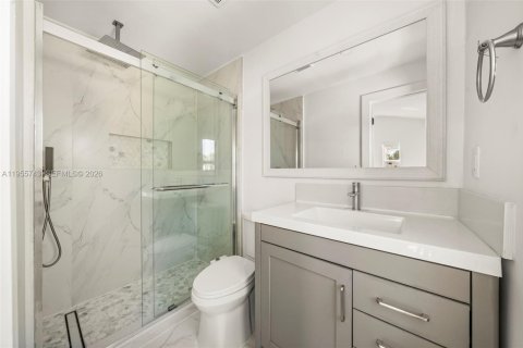 House in Miami Beach, Florida 4 bedrooms, 227.8 sq.m. № 2018016 - photo 19