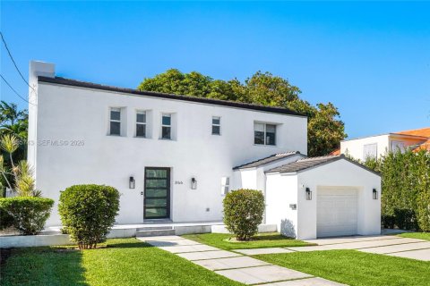 House in Miami Beach, Florida 4 bedrooms, 227.8 sq.m. № 2018016