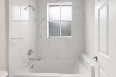 Touwnhouse à louer à Miami, Floride: 3 chambres, 148.83 m2 № 1946244 - photo 25