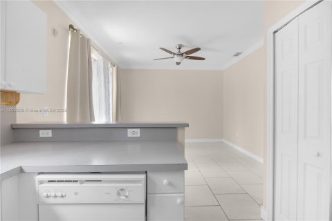 Touwnhouse à louer à Miami, Floride: 3 chambres, 148.83 m2 № 1946244 - photo 16