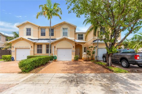 Touwnhouse à louer à Miami, Floride: 3 chambres, 148.83 m2 № 1946244 - photo 2