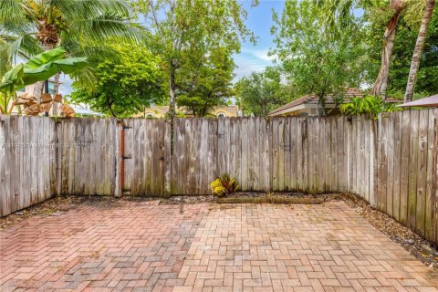 Touwnhouse à louer à Miami, Floride: 3 chambres, 148.83 m2 № 1946244 - photo 18