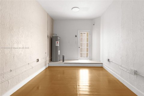 Touwnhouse à louer à Miami, Floride: 3 chambres, 148.83 m2 № 1946244 - photo 9