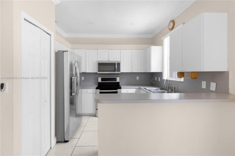 Touwnhouse à louer à Miami, Floride: 3 chambres, 148.83 m2 № 1946244 - photo 1