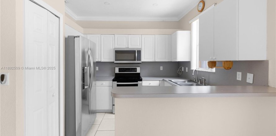 Touwnhouse à Miami, Floride 3 chambres, 148.83 m2 № 1946244