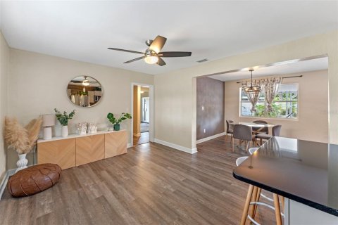 House in Orlando, Florida 2 bedrooms, 107.21 sq.m. № 1870562 - photo 5