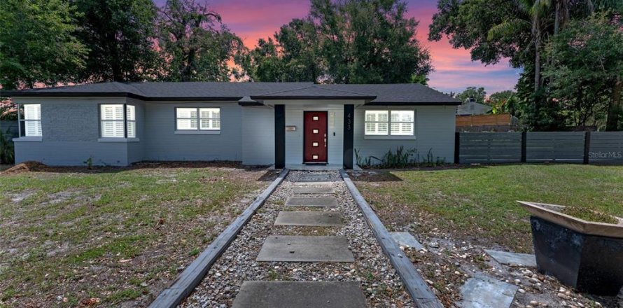 House in Orlando, Florida 2 bedrooms, 107.21 sq.m. № 1870562